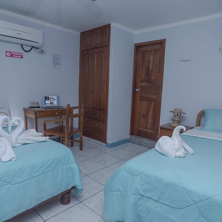 Hostal Leon Dormido Puerto Baquerizo Moreno Extérieur photo