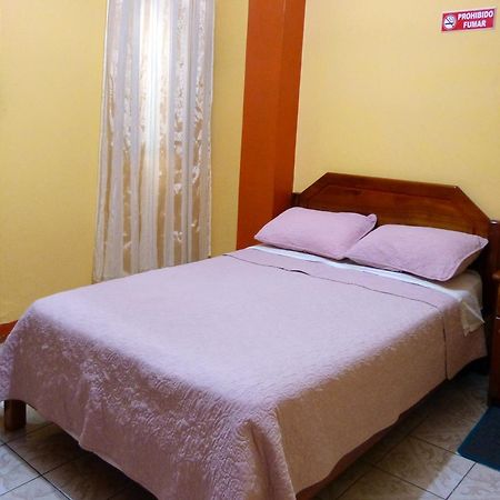 Hostal Leon Dormido Puerto Baquerizo Moreno Extérieur photo