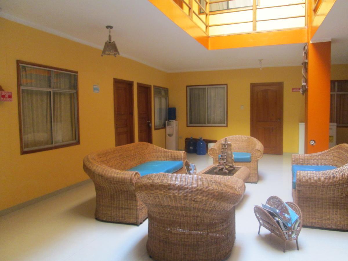 Hostal Leon Dormido Puerto Baquerizo Moreno Extérieur photo
