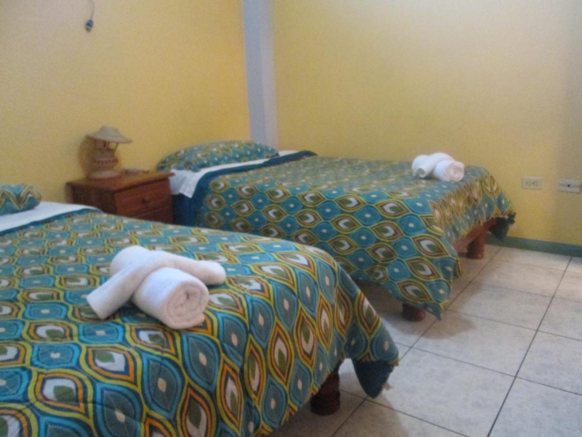 Hostal Leon Dormido Puerto Baquerizo Moreno Extérieur photo