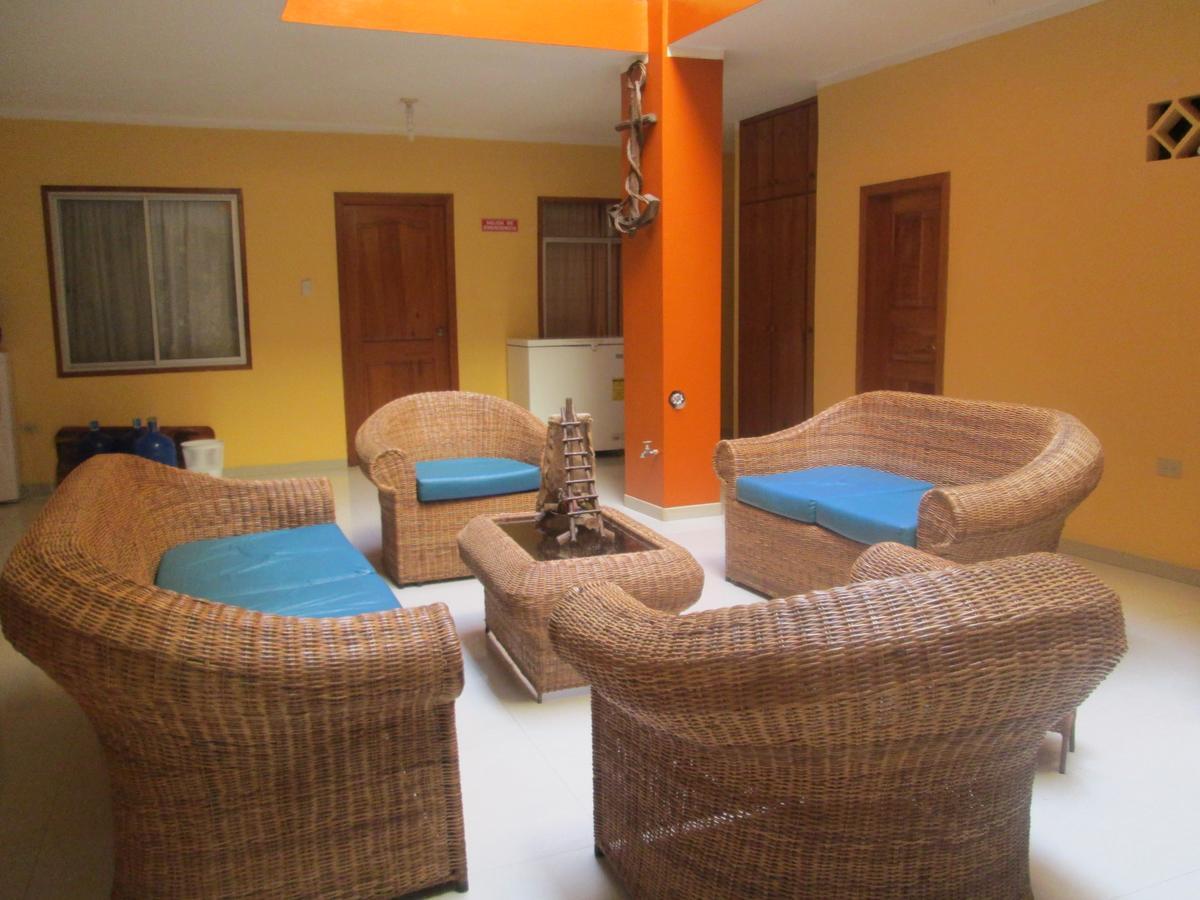 Hostal Leon Dormido Puerto Baquerizo Moreno Extérieur photo