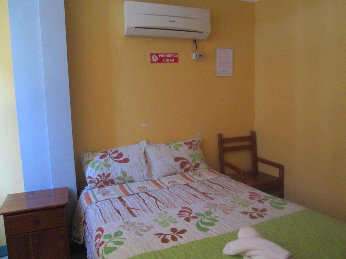 Hostal Leon Dormido Puerto Baquerizo Moreno Extérieur photo