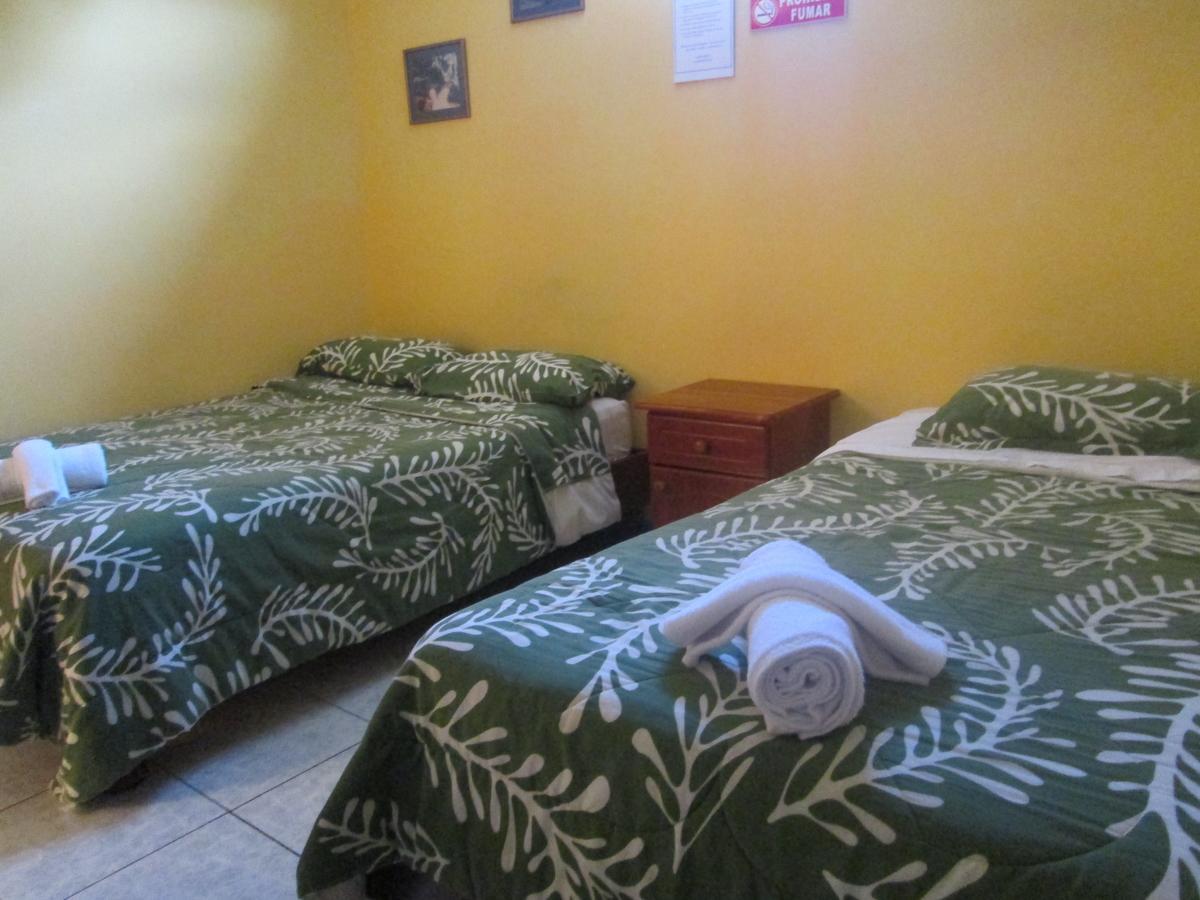 Hostal Leon Dormido Puerto Baquerizo Moreno Extérieur photo