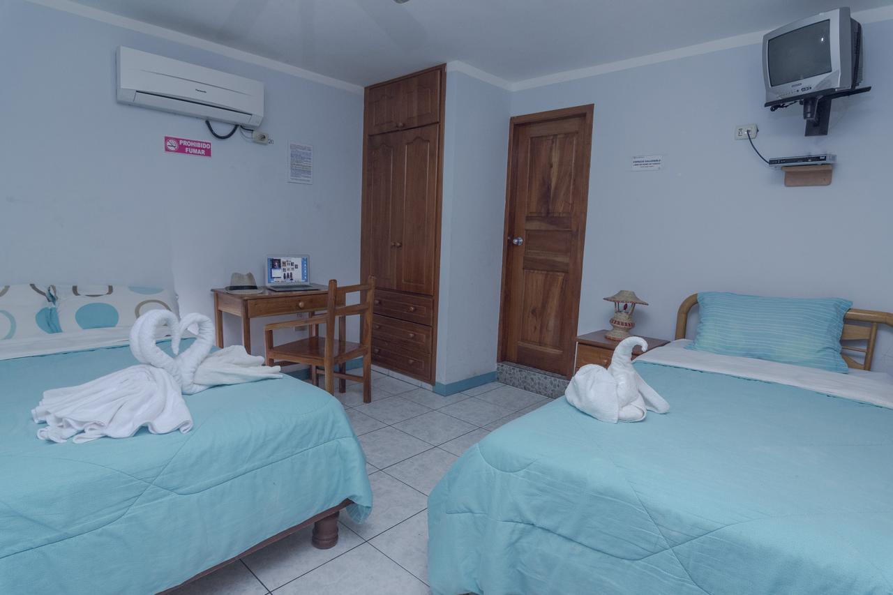 Hostal Leon Dormido Puerto Baquerizo Moreno Extérieur photo
