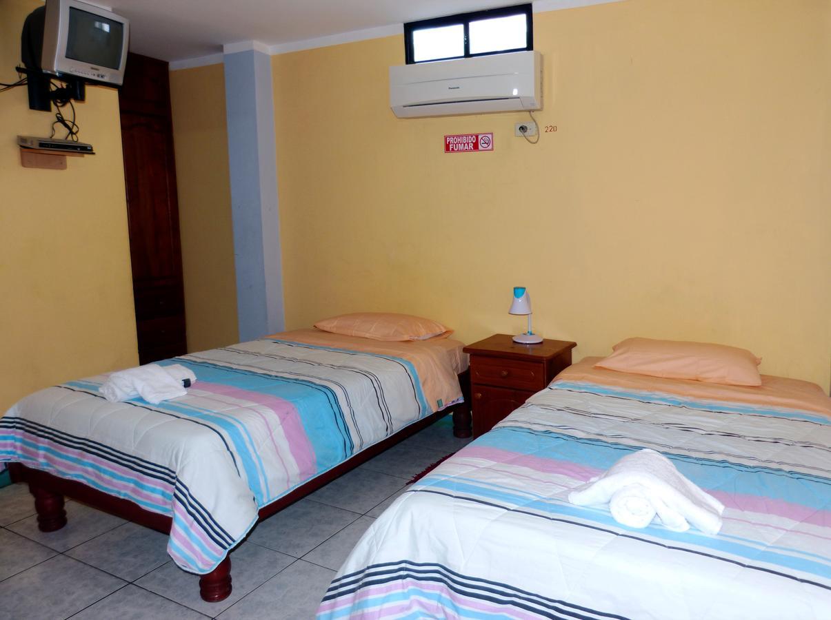 Hostal Leon Dormido Puerto Baquerizo Moreno Extérieur photo