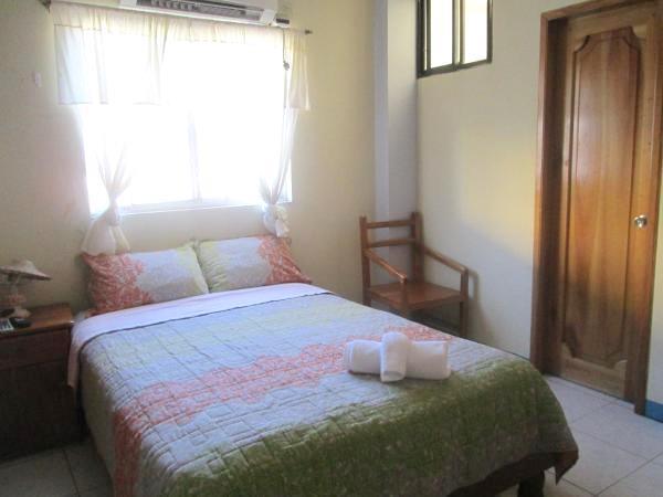 Hostal Leon Dormido Puerto Baquerizo Moreno Extérieur photo