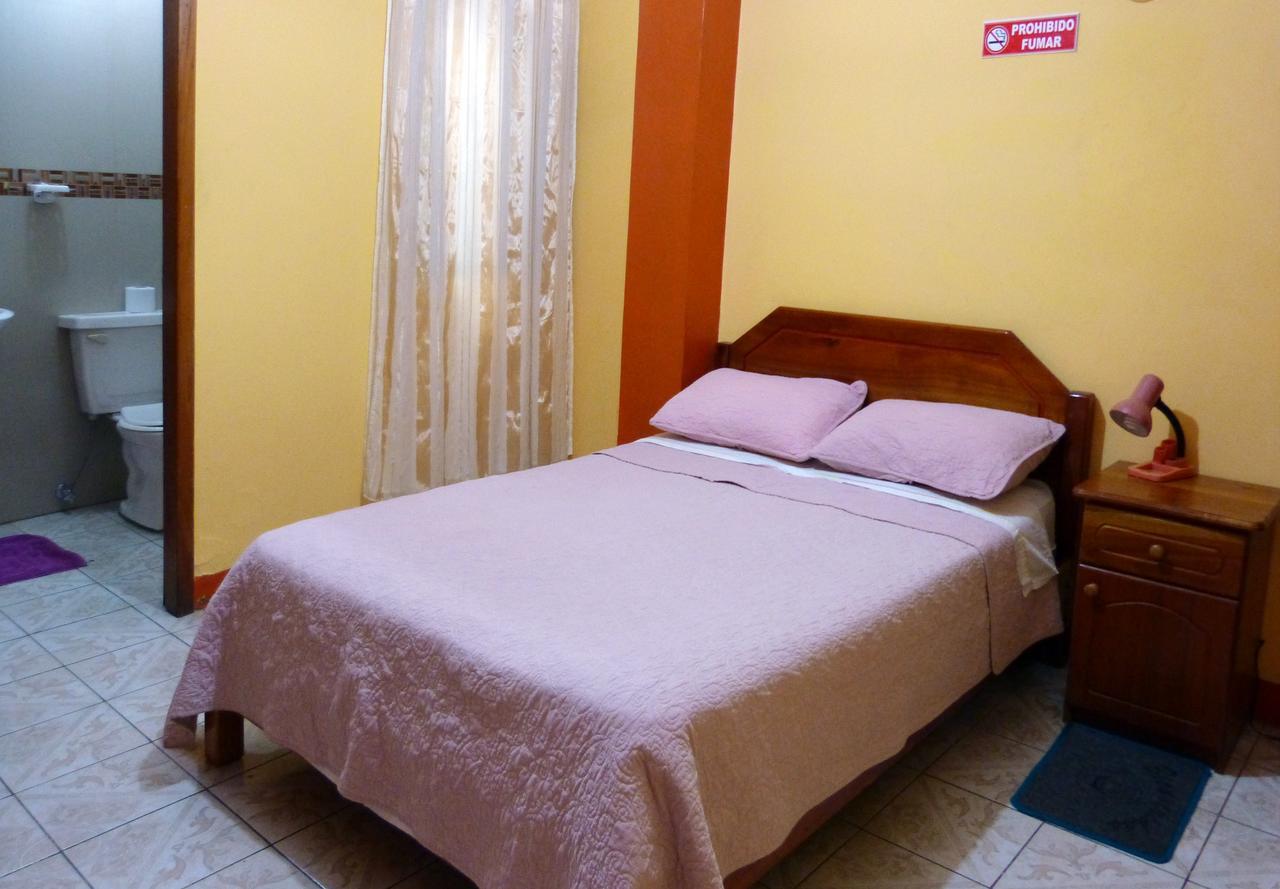 Hostal Leon Dormido Puerto Baquerizo Moreno Extérieur photo
