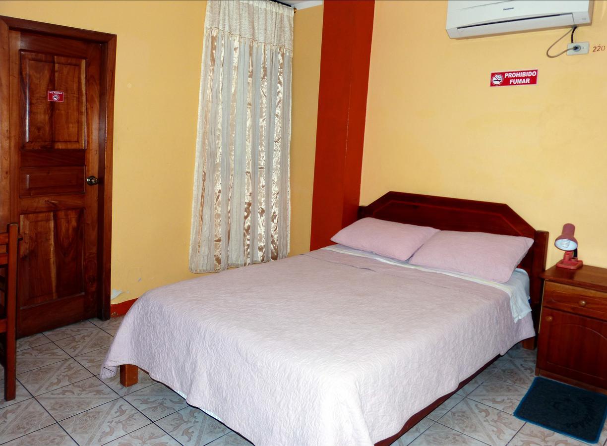 Hostal Leon Dormido Puerto Baquerizo Moreno Extérieur photo